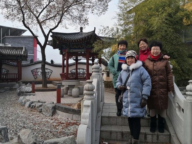 韩国旅游且进行文化艺术交流活动